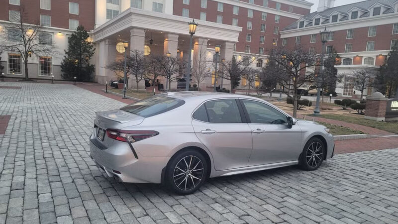Toyota Camry 2021 (6)